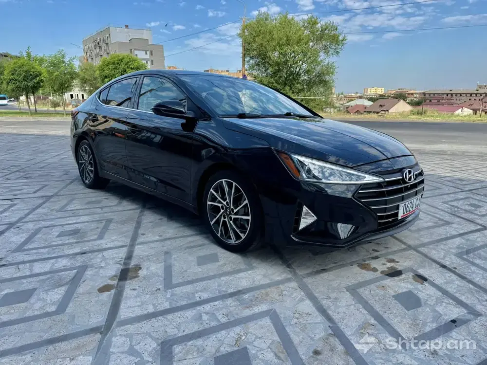 Купите Hyundai Elantra 2019 года 1