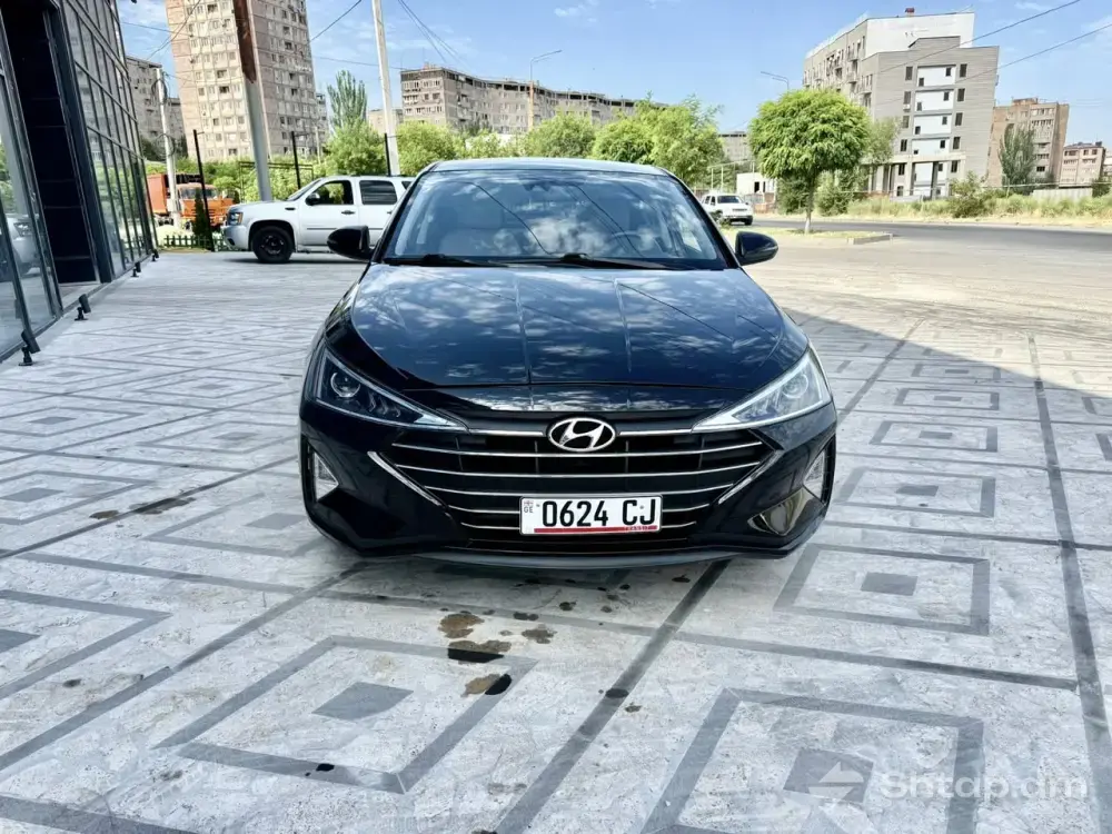 Купите Hyundai Elantra 2019 года 2