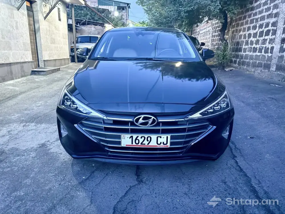 Hyundai Elantra 2019 в отличном состоянии 2