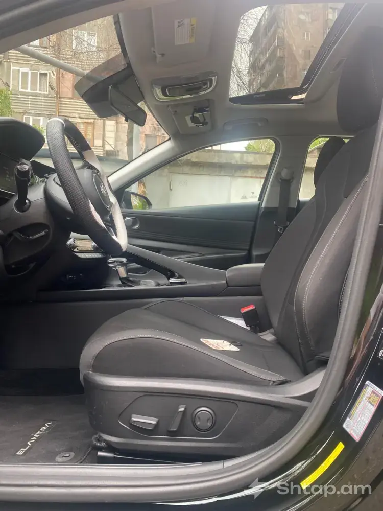 Hyundai Elantra 2021 Available 3
