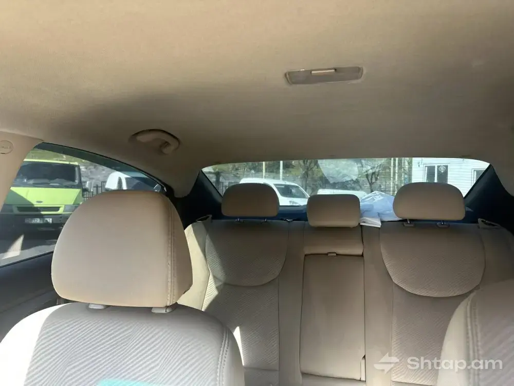 Hyundai Elantra for Sale 4