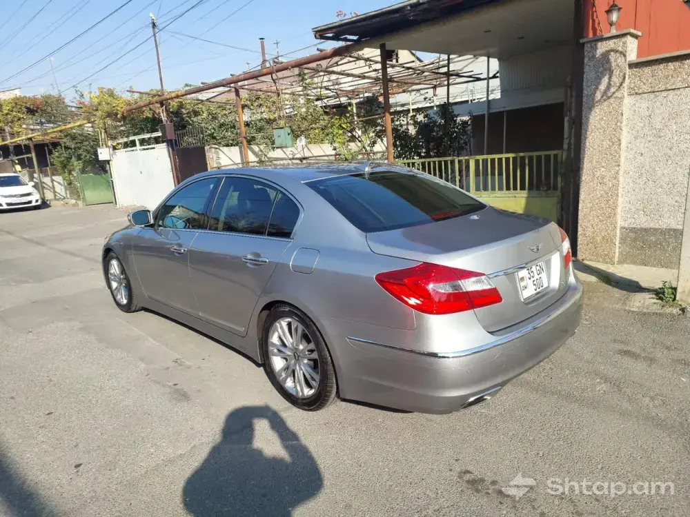 Hyundai Genesis 2011 на продажу 3