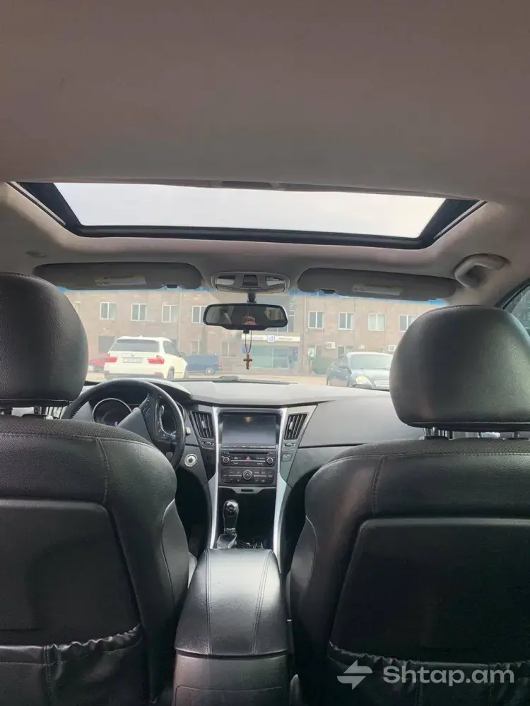 Hyundai Sonata 2014՝ սև գույնով և 2.4 բենզին շարժիչով 4