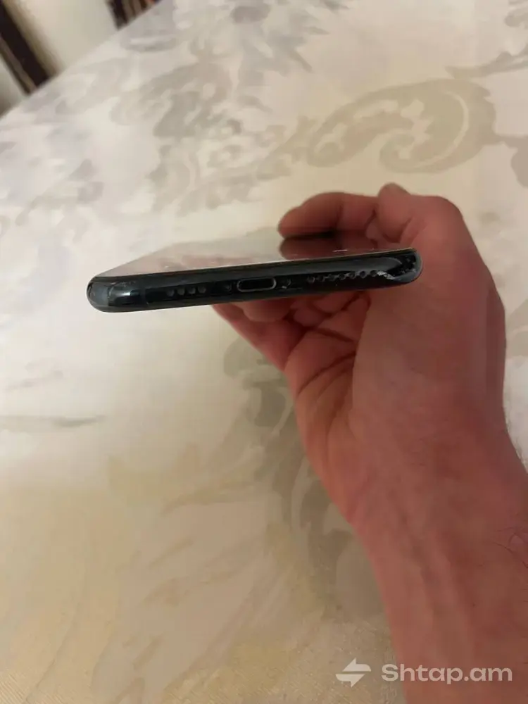 iPhone 11 Pro Max 64GB Available 4