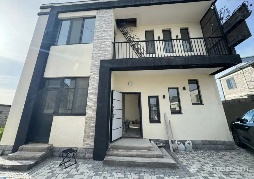 Mansion for Sale on Melkumov Street 0