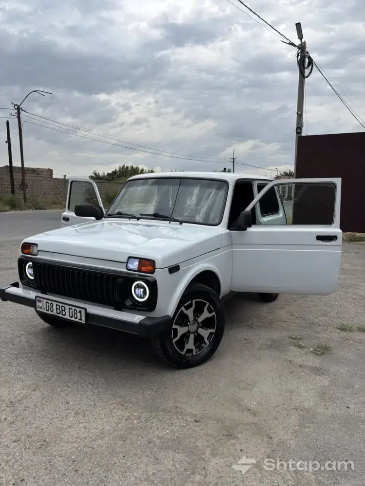 Лада Нива 2121, 2004 года, белая 2