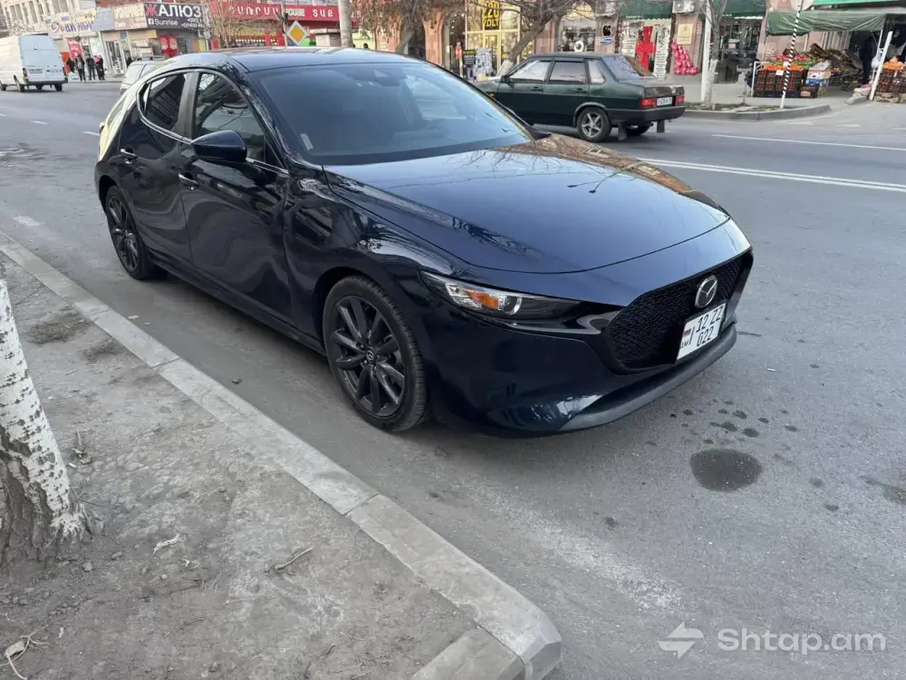 Buy Mazda 3 Hatchback in Excellent Condition 2
