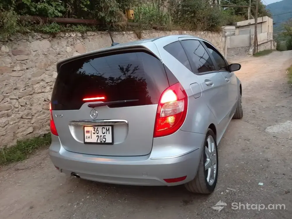Perfect Mercedes-Benz A-Class A170 4