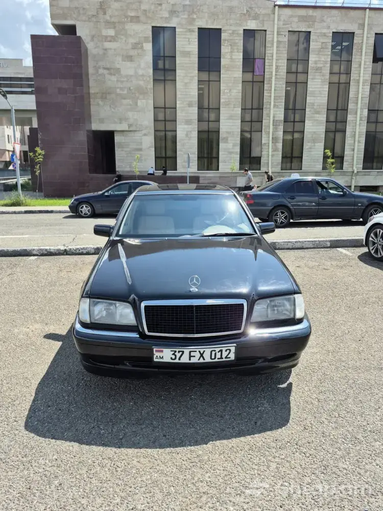 Купите Mercedes-Benz C-Class (C180) 0