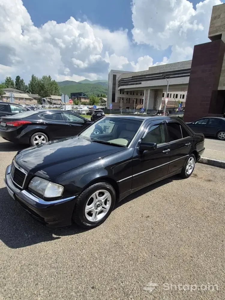 Купите Mercedes-Benz C-Class (C180) 2