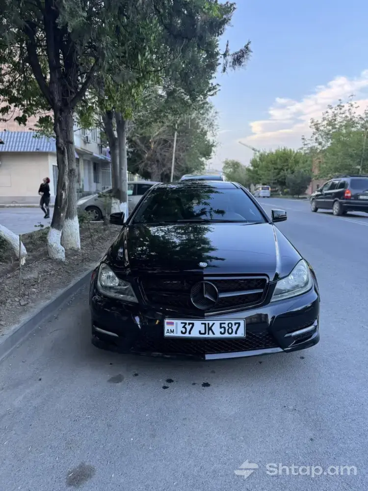 Mercedes-Benz C-Class C250 с турбо двигателем 0
