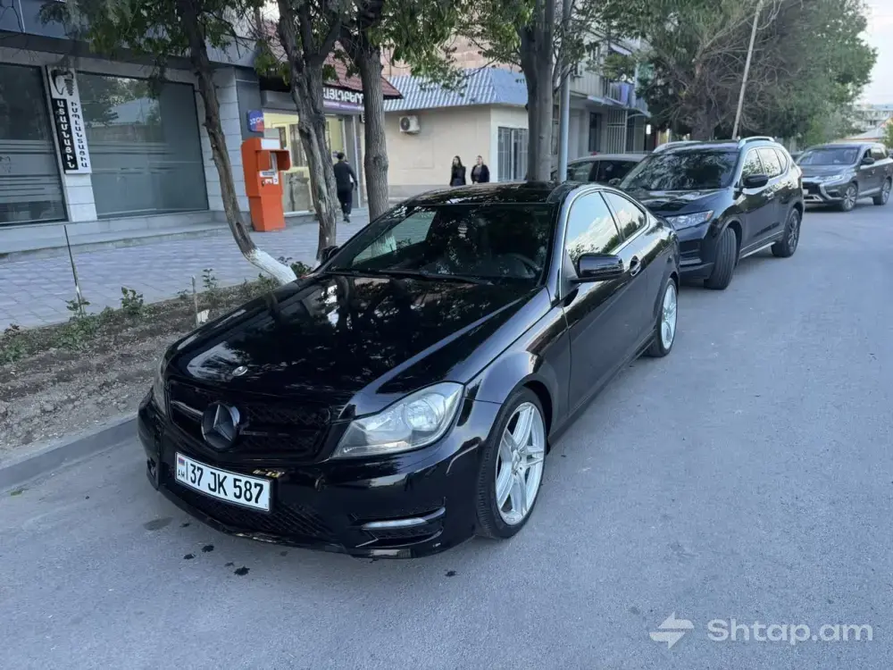 Mercedes-Benz C-Class C250 с турбо двигателем 1