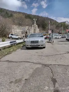 Mercedes-Benz C-Class Sedan in Excellent Condition image thumbnail 0