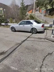 Mercedes-Benz C-Class Sedan in Excellent Condition image thumbnail 2