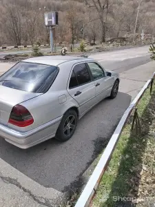 Mercedes-Benz C-Class Sedan in Excellent Condition image thumbnail 3