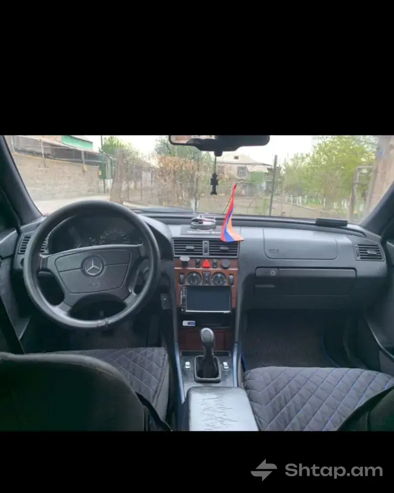 Купить Mercedes-Benz C-Class 1