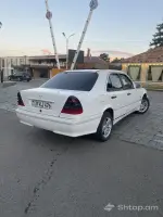 Mercedes-Benz C180 in Excellent Condition image thumbnail 3