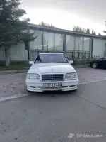 Mercedes-Benz C180 in Excellent Condition image thumbnail 4