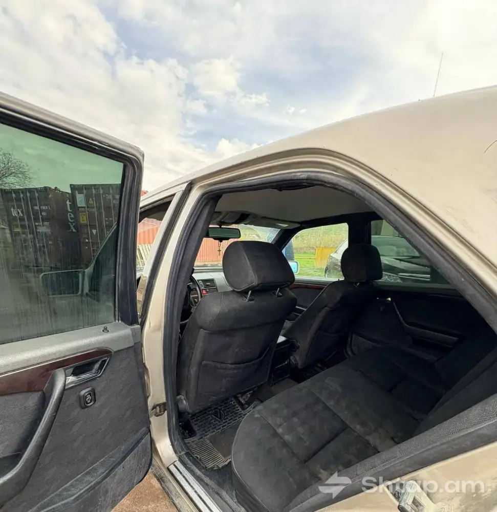 Perfect Mercedes-Benz C200 for Sale 0