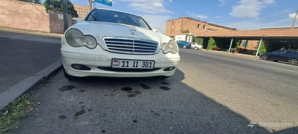 Reliable and Comfortable Mercedes-Benz C240 0