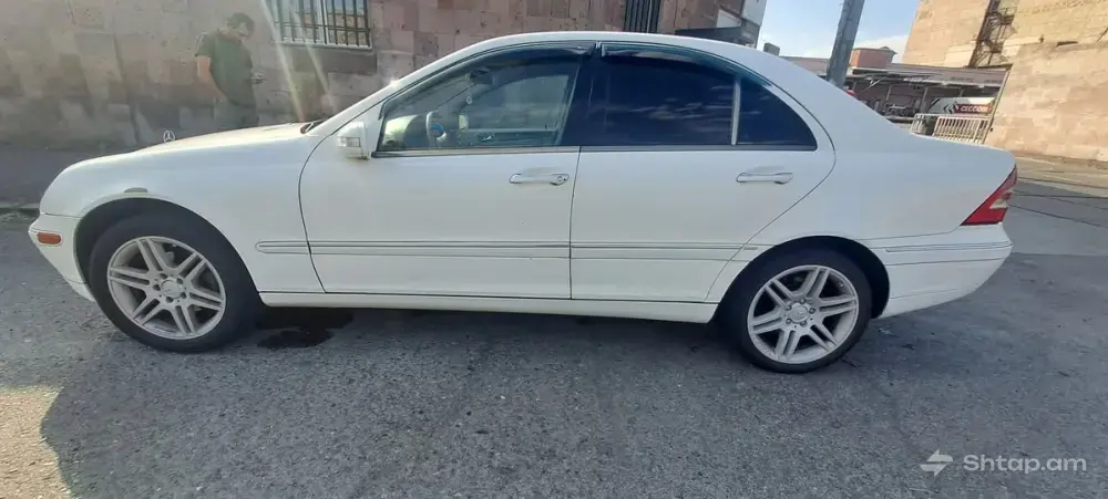 Reliable and Comfortable Mercedes-Benz C240 1