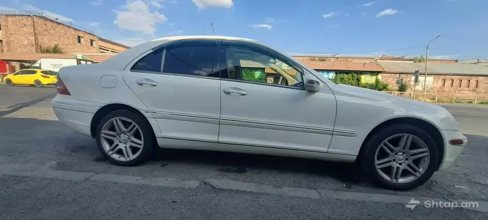 Reliable and Comfortable Mercedes-Benz C240 2