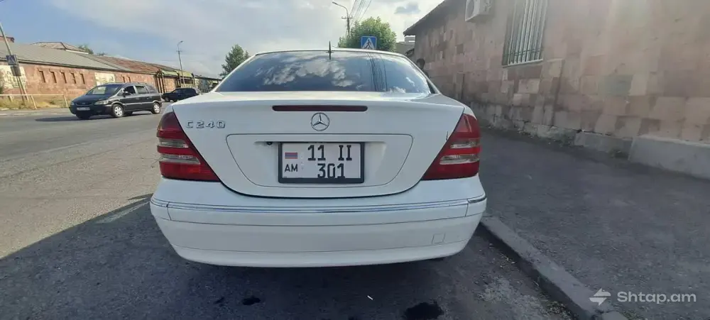 Reliable and Comfortable Mercedes-Benz C240 3