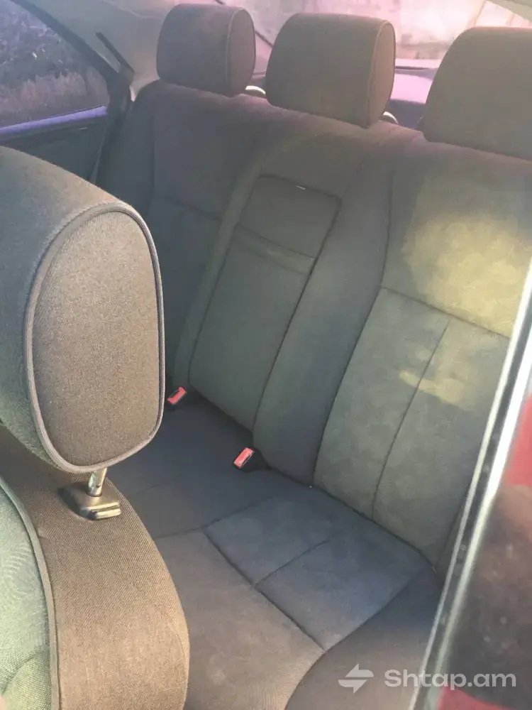 Mercedes-Benz E-Class 2000 Available 3