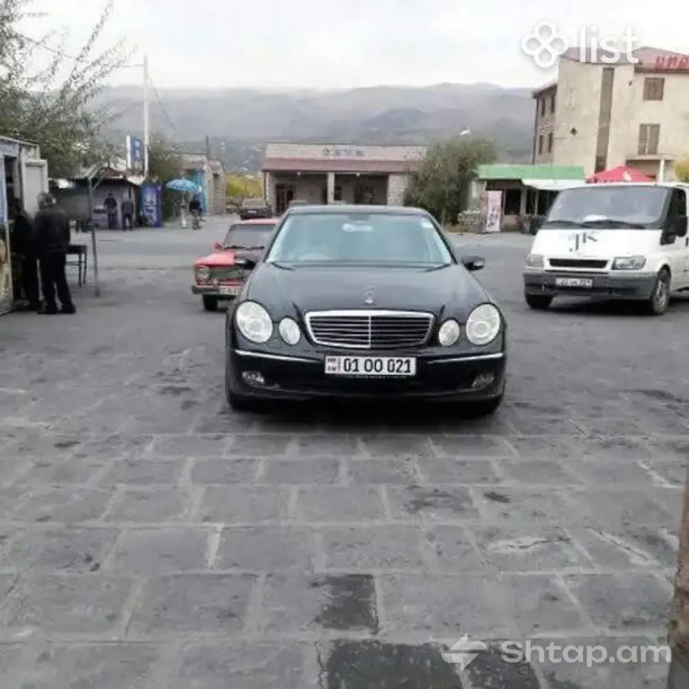 Black Mercedes-Benz E240 Sedan 0