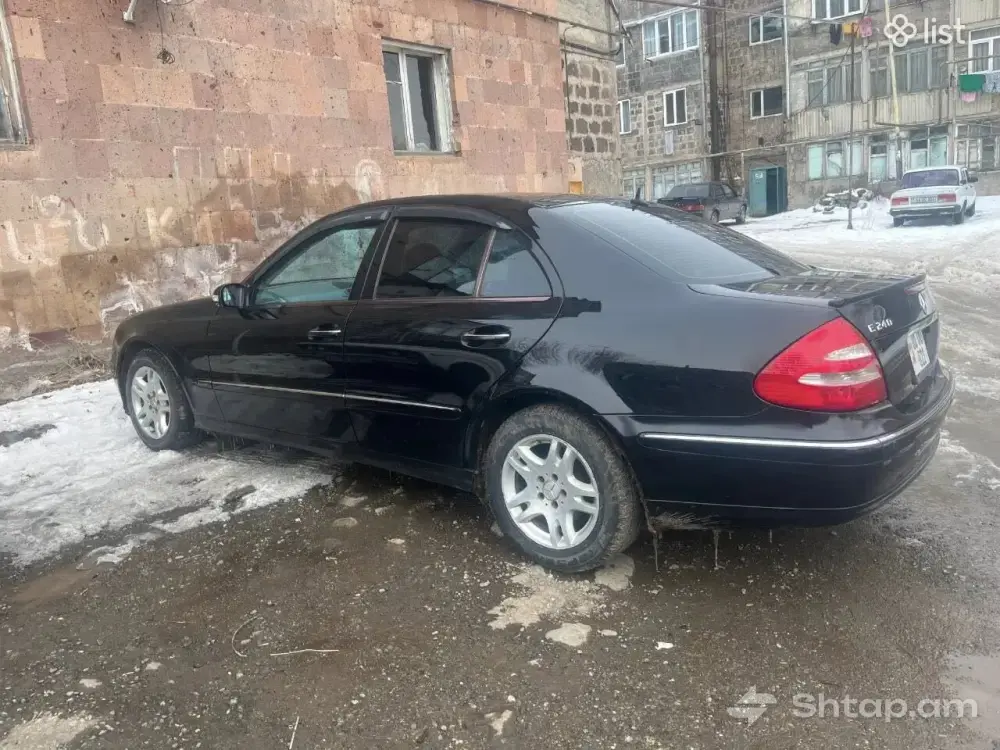 Black Mercedes-Benz E240 Sedan 3