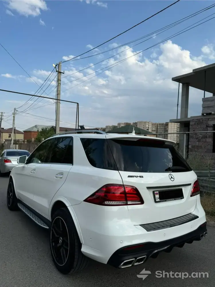 Mercedes-Benz GLE 350 2018 with AMG Package 3