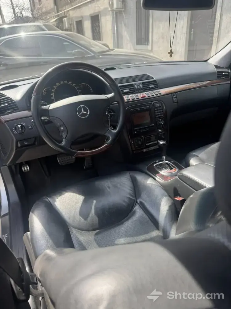 Mercedes-Benz S-Class (W220) in Excellent Condition 3