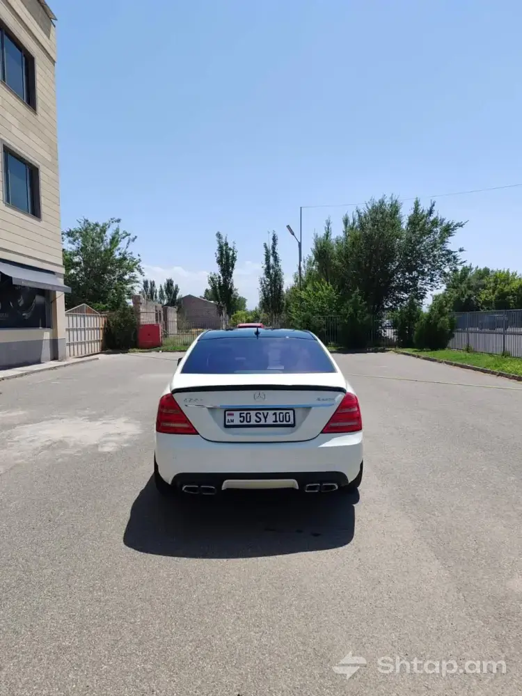 Buy a Mercedes Benz W221 in Excellent Condition 1