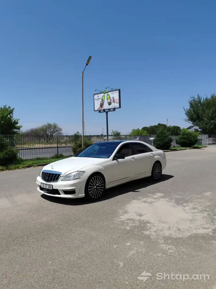 Buy a Mercedes Benz W221 in Excellent Condition 2