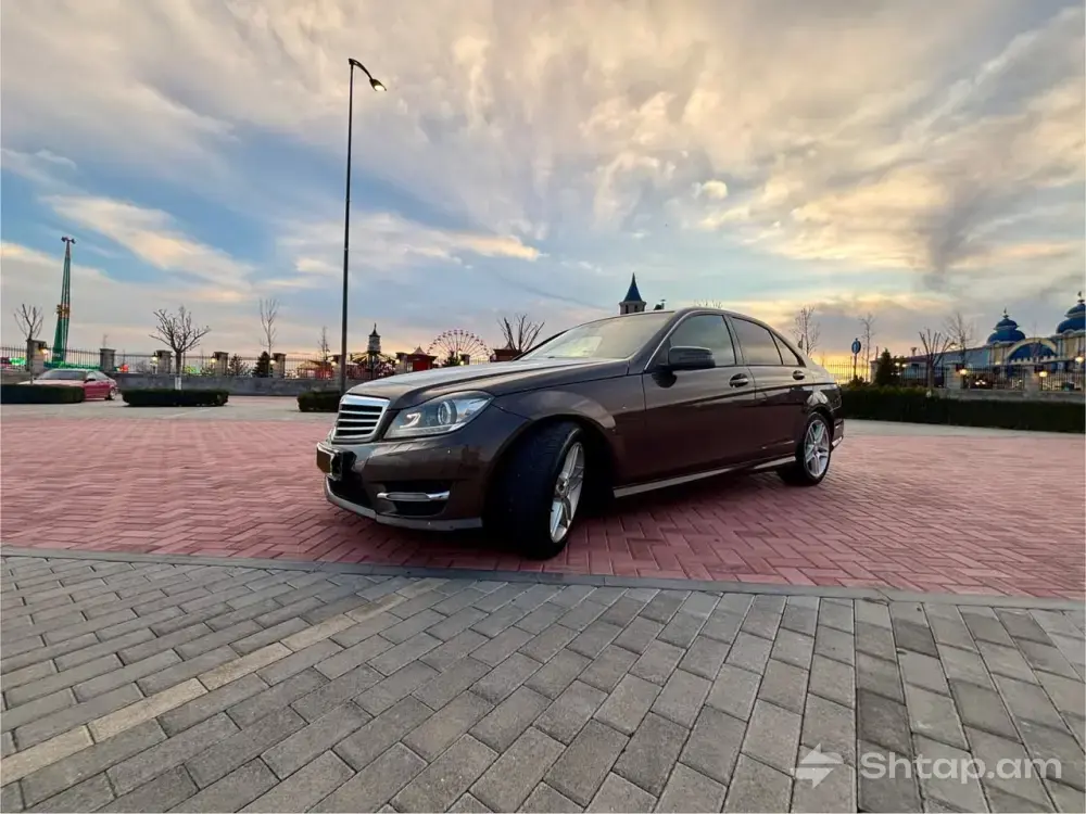 Купите Mercedes C-Class W204 с пакетом AMG 0