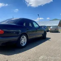 Mercedes E 230 in Perfect Condition image thumbnail 4
