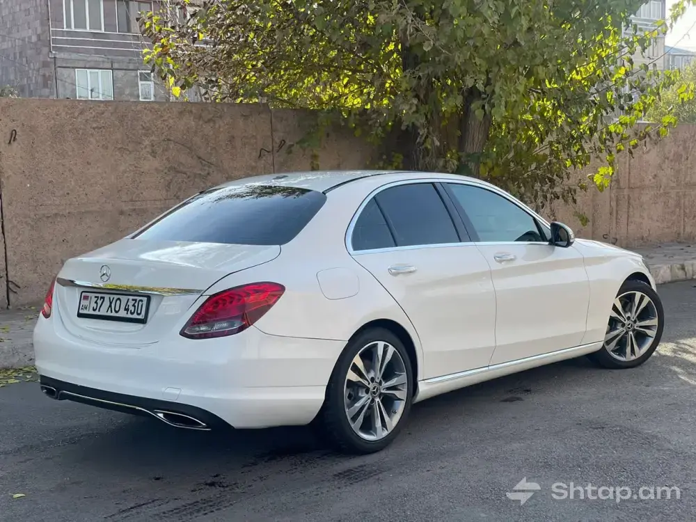 Մերսեդես-Բենց C-Class սպիտակ մեքենա՝ 2017թ․ 4
