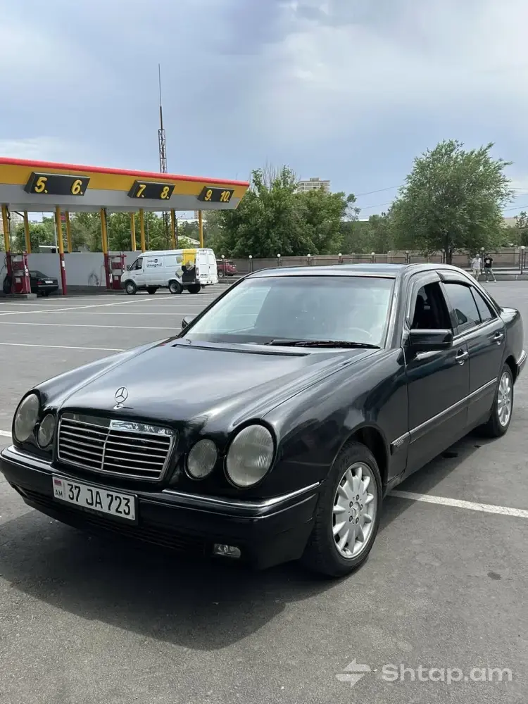 Perfect 1999 Mercedes-Benz E320 1
