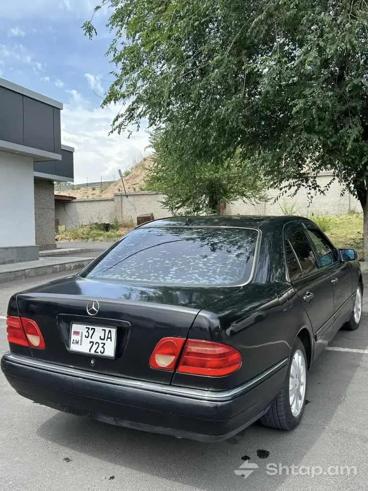 Perfect 1999 Mercedes-Benz E320 3