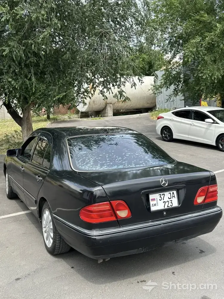 Perfect 1999 Mercedes-Benz E320 4