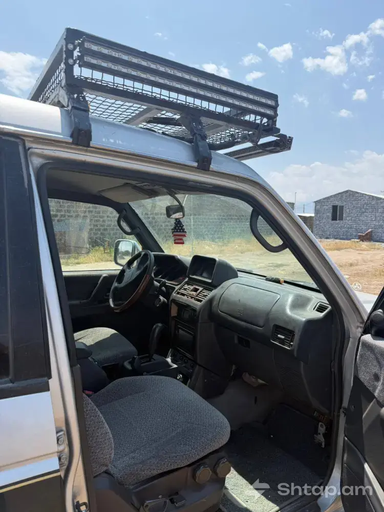 Perfect Mitsubishi Pajero 2001 2