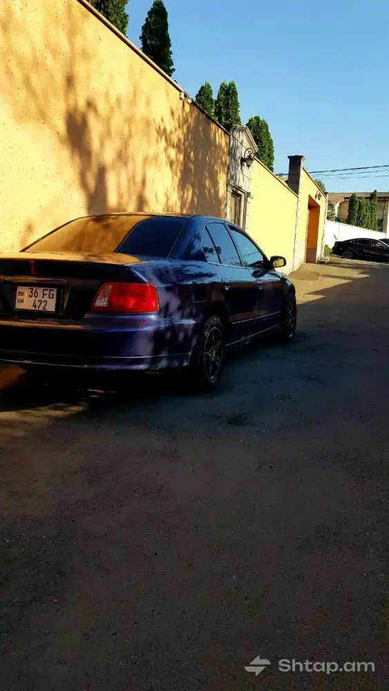 2002 Mitsubishi Sedan Car 2