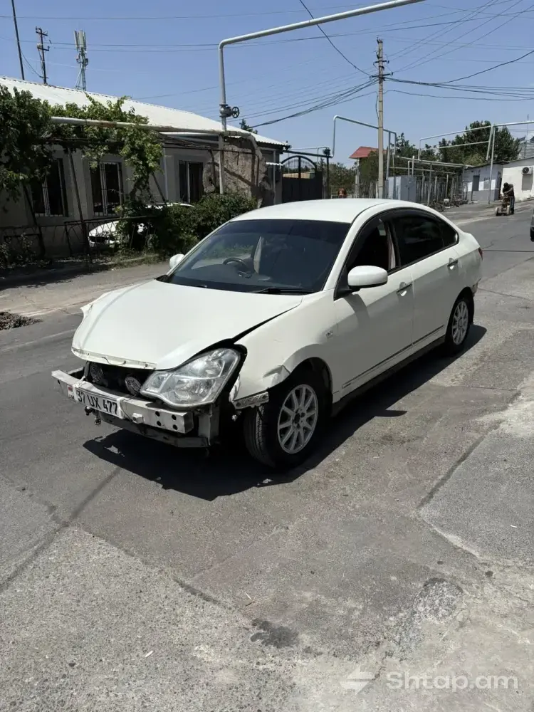 Nissan Bluebird 2006, White Sedan 0
