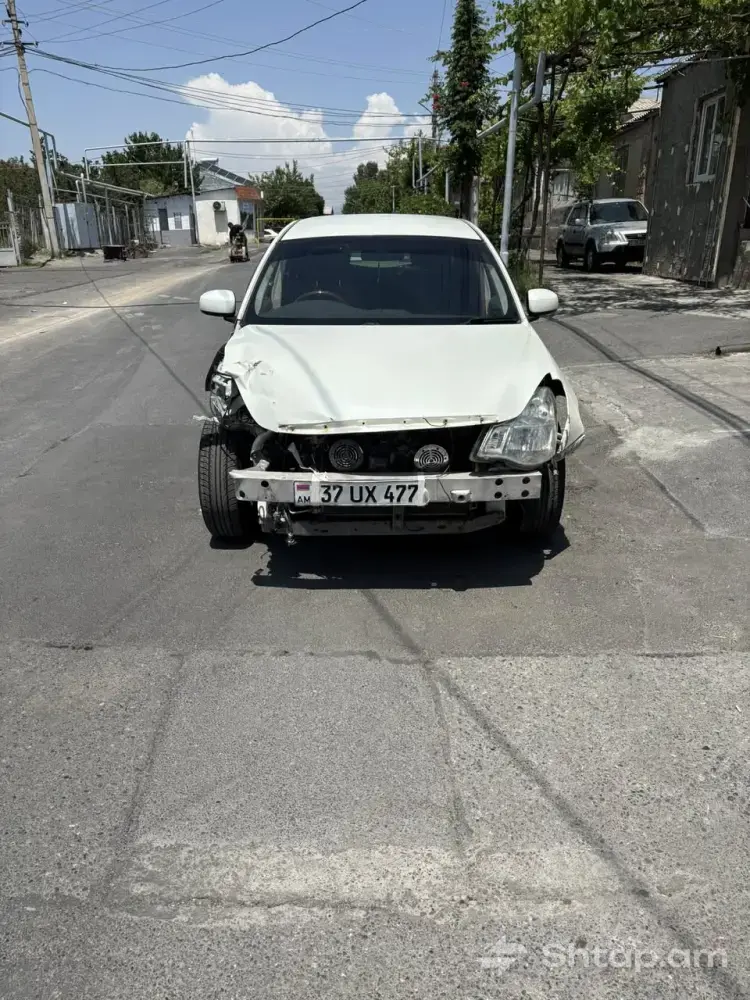 Nissan Bluebird 2006, White Sedan 1