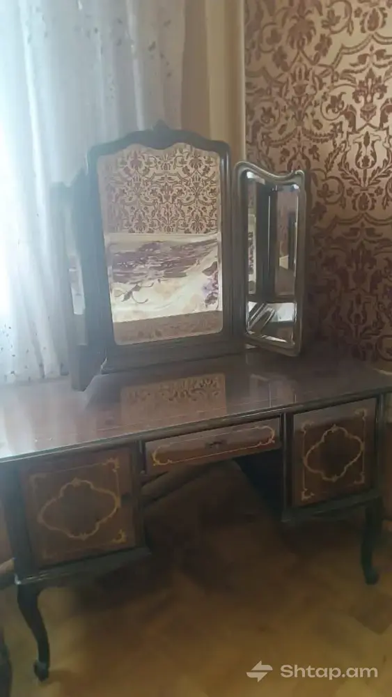 Antique Bedroom Furniture Set for Sale 0