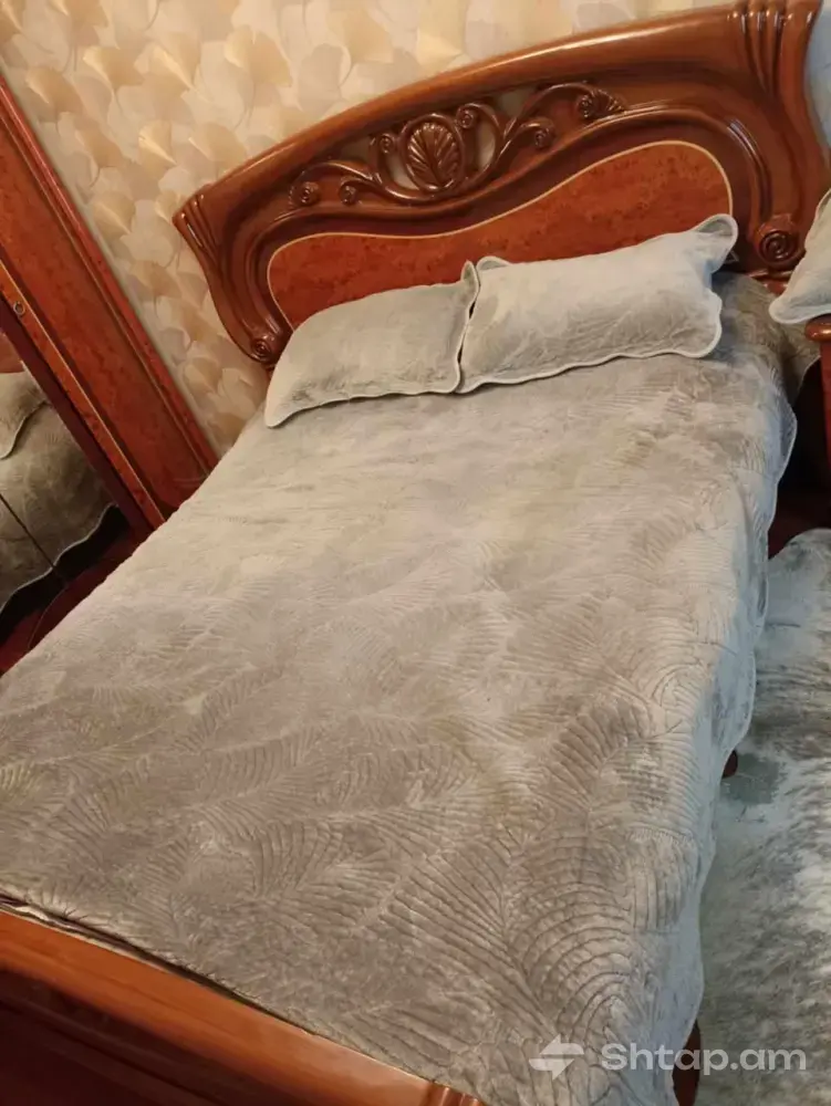 Classic Bedroom Furniture 0