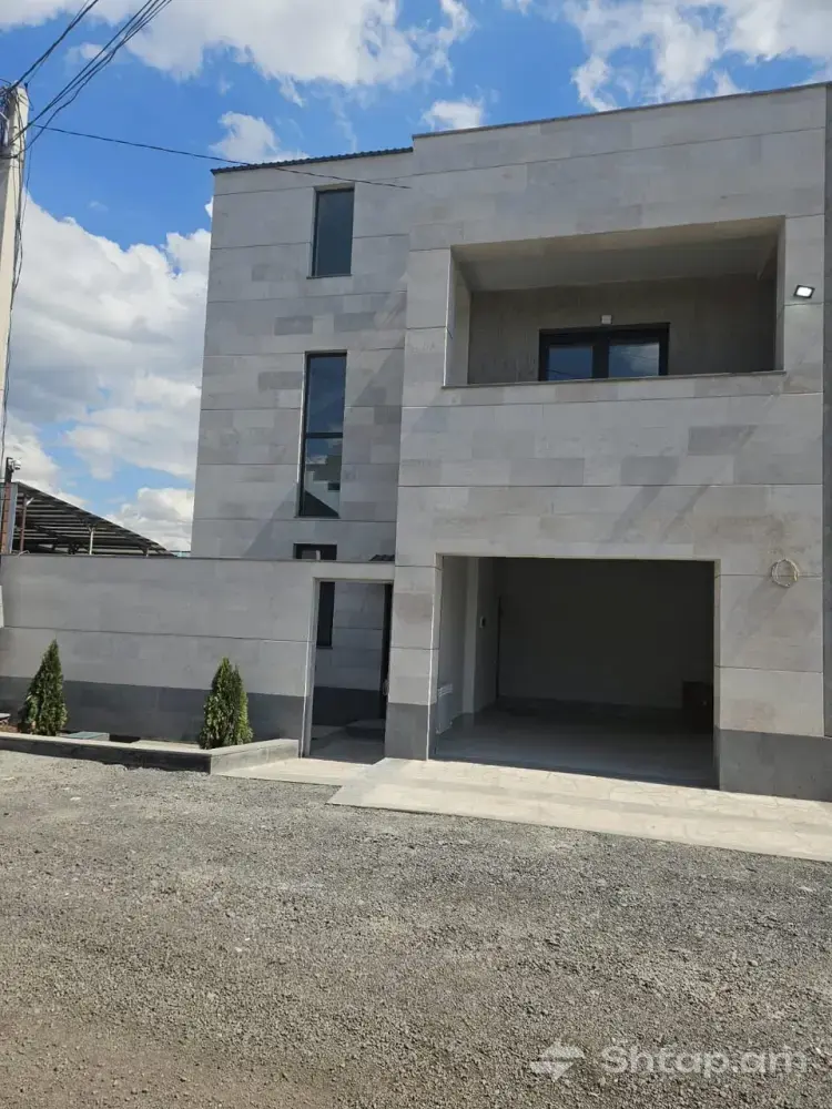 House for Sale in Davtashen 1