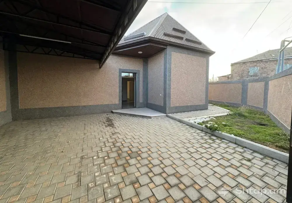 Mansion on Shahumyan Street in Yeghvard 1