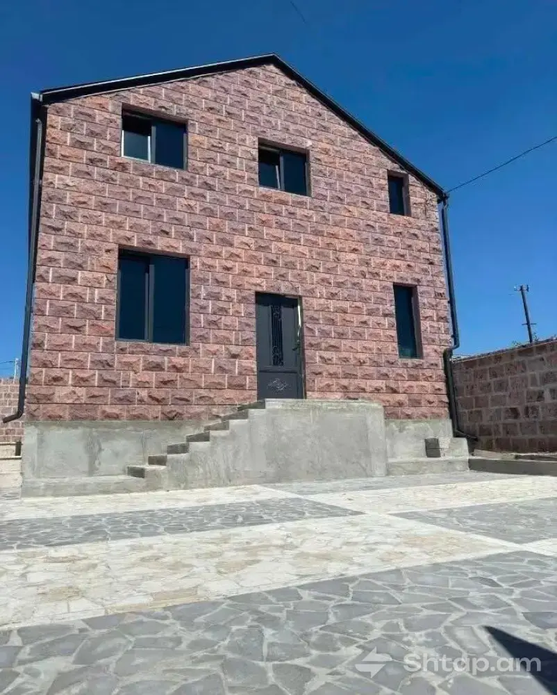 Two-Story House in Zovuni 0