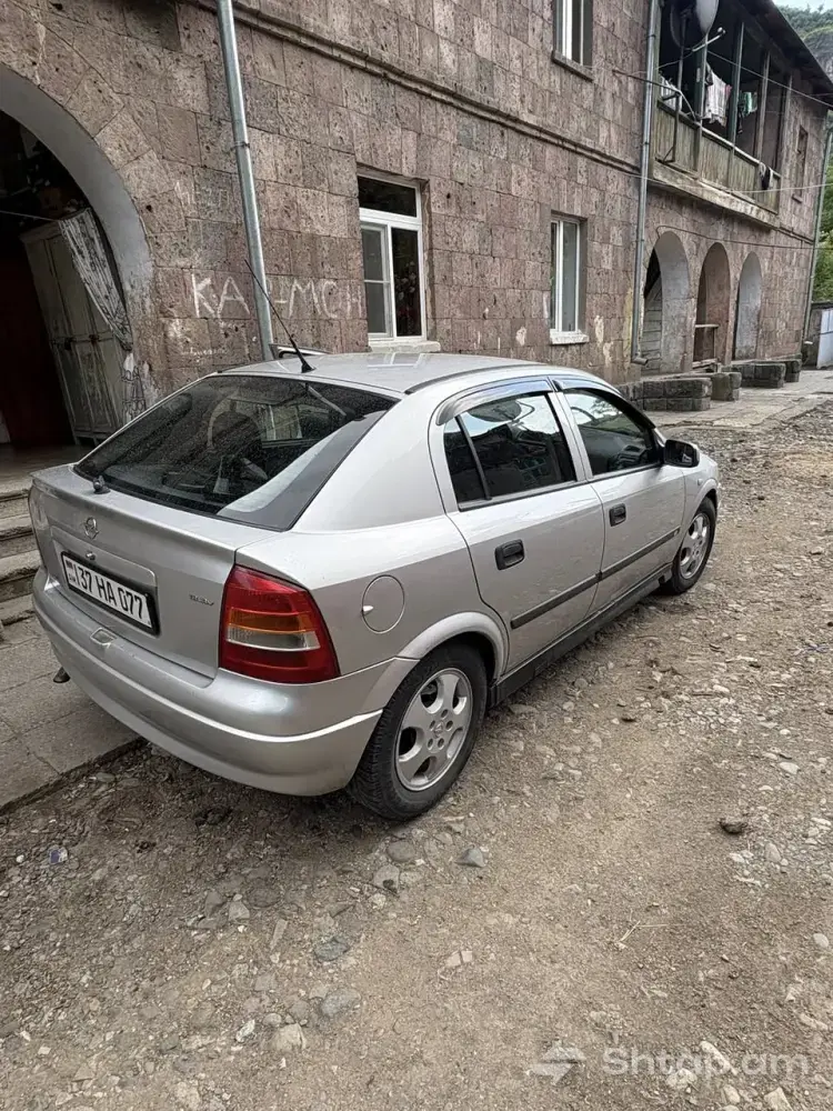 1999 Opel Astra with 1.8 Ecotec Engine 2
